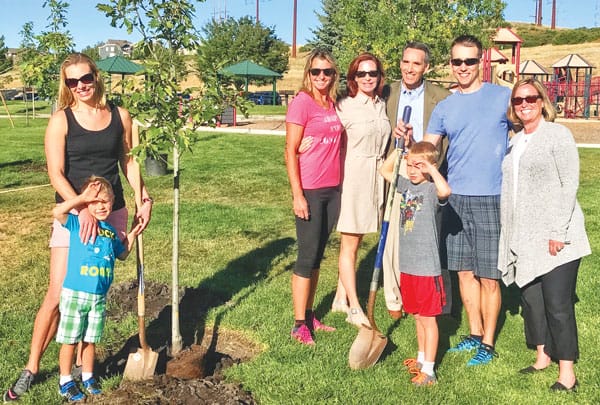 group photo planting tree