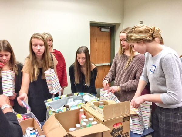 picture packing boxes with food