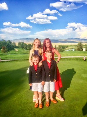 Photo of Ashley Oxton with her children in Saratoga, Wyoming.