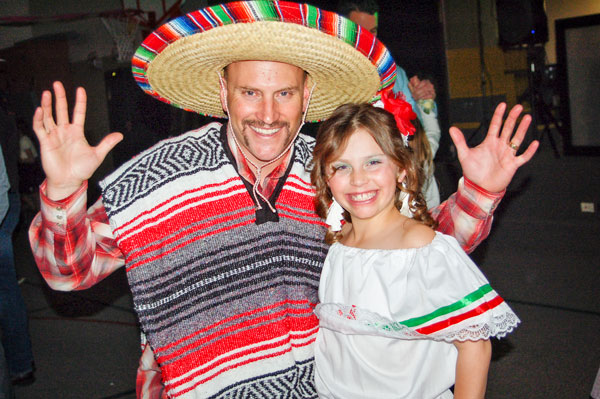 Photo Dad and Daughter at Fiesta