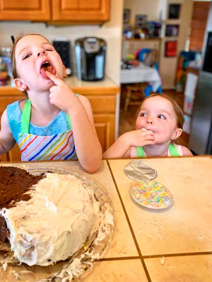 Photo of First grader Ayla Vosburg (left) and sister Bryn Vosburg (right) 