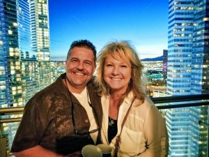 Photo of Jimmy and Lasinda Crane who enjoy traveling.