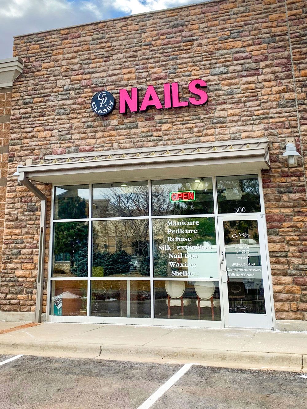 Dad takes son for manicure after teacher's comment - Scoop Upworthy