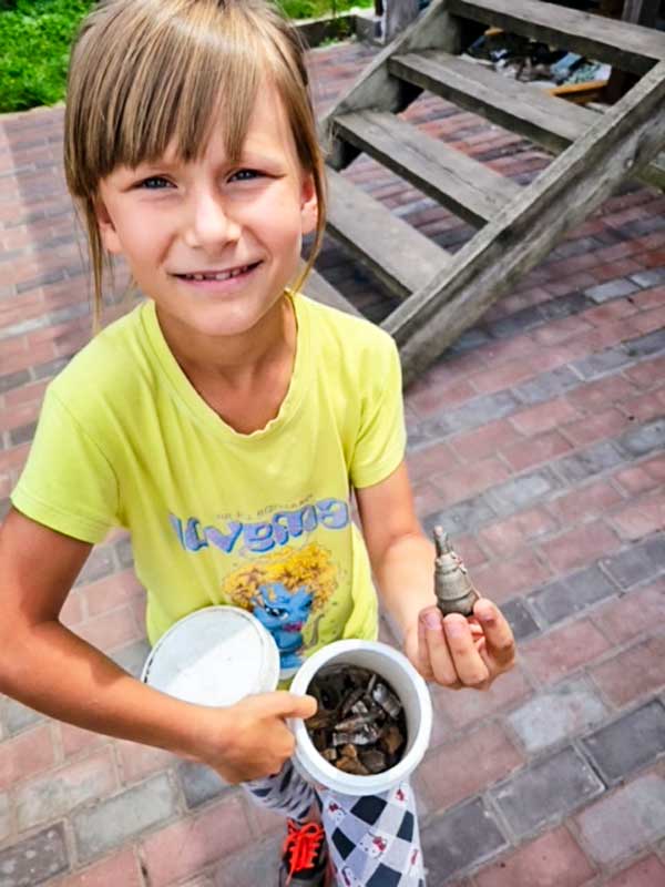 Photo of Ukranian childe getting supplies