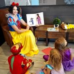 snow white reading to kids at coffee shop